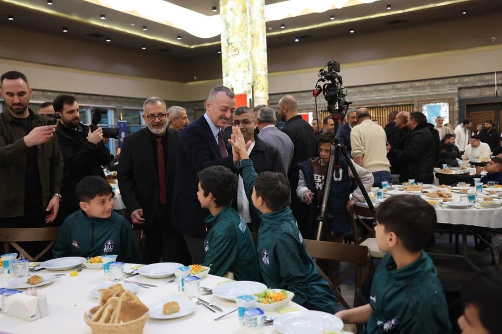 Başkan Büyükakın Romanlarla iftar sofrasında buluştu