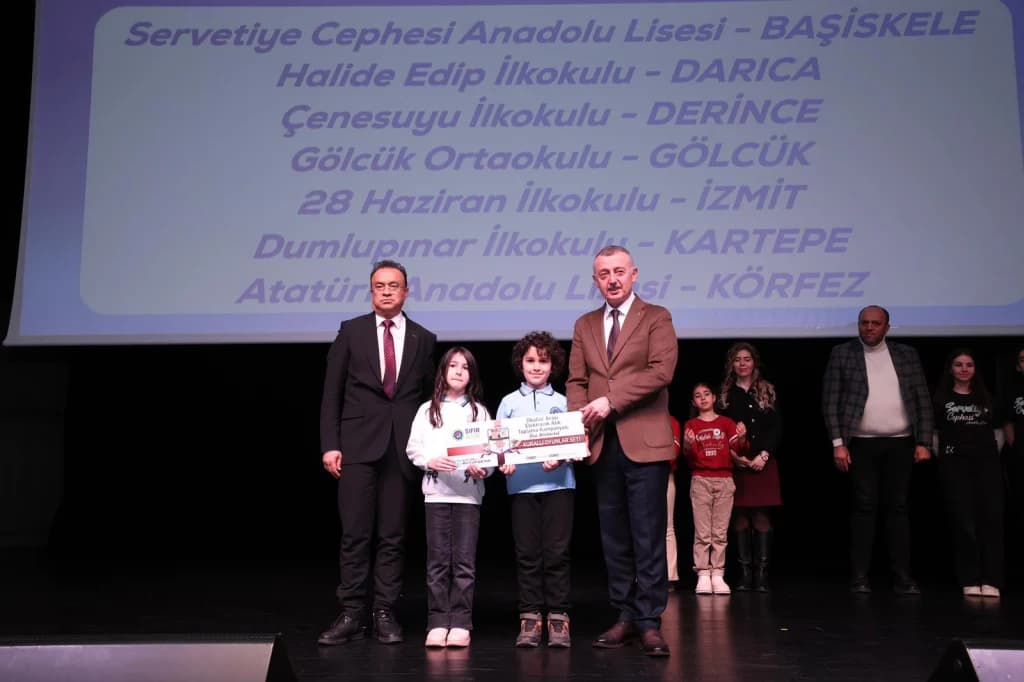 Başkan Büyükakın'dan öğrencilere: "Sizler çevre kahramanısınız"