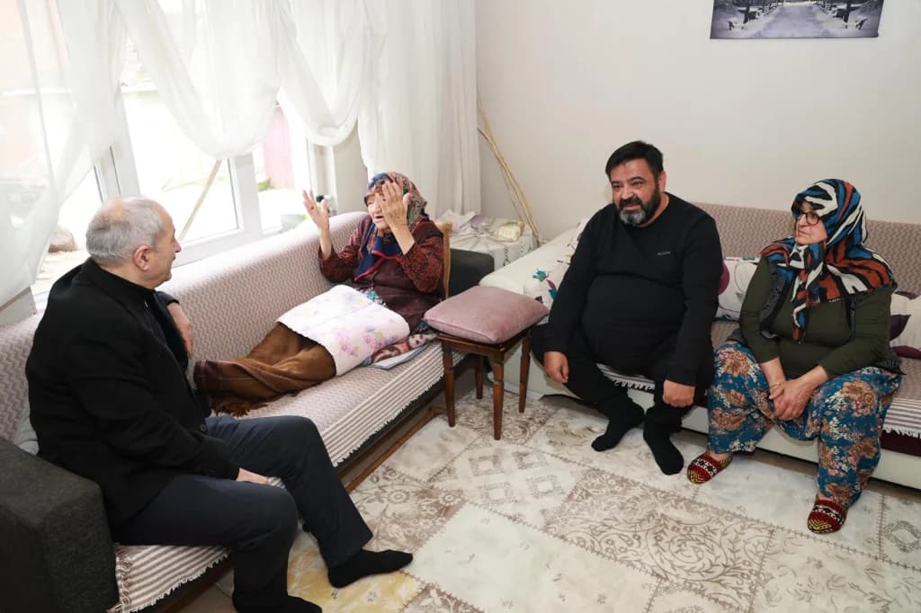 Başkan Büyükgöz'den 100 Yaşındaki Hesna Teyzeye Ziyaret