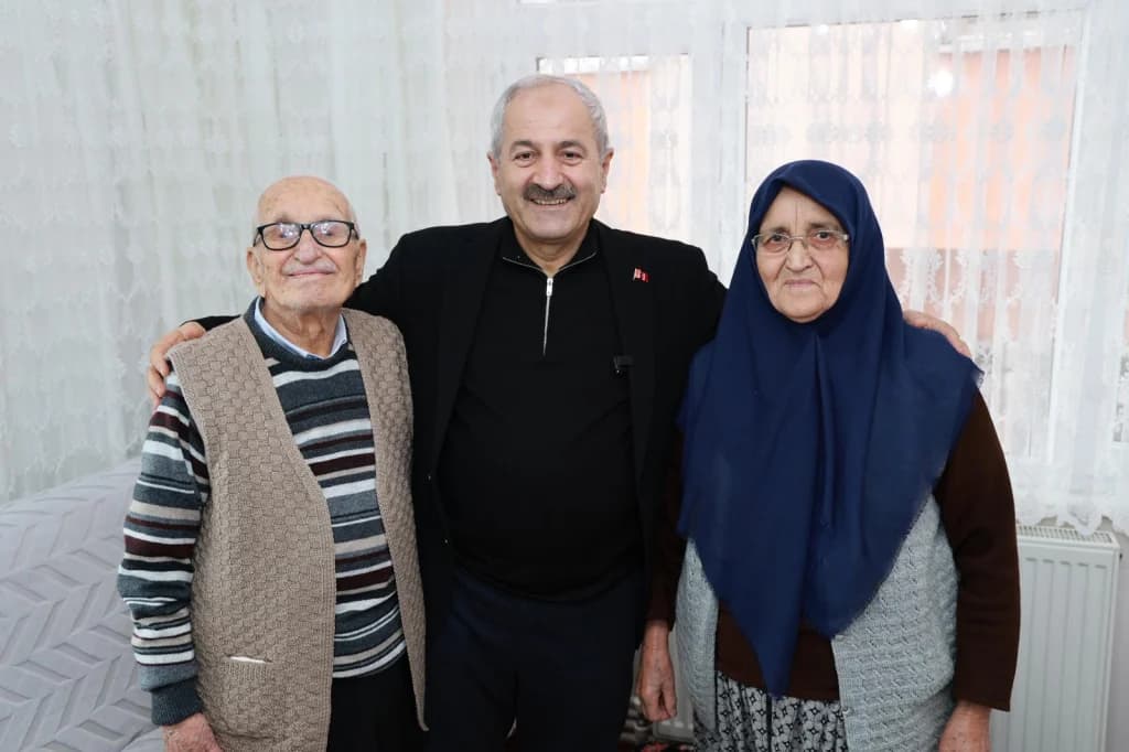 Başkan Büyükgöz'den 65 Yıllık Evli Çifte Ziyaret