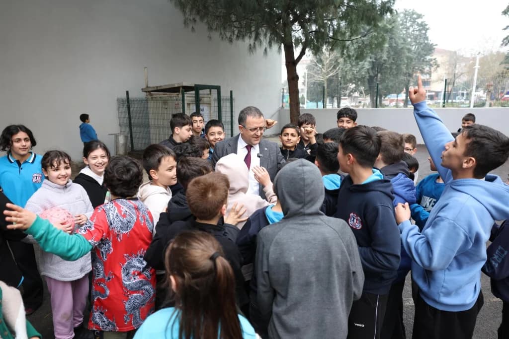 Başkan Gökçe'den okullara ziyaret: Eğitime destek sürecek