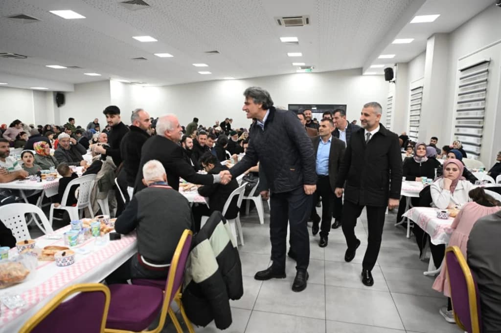 Başkan Kocaman'dan Kartepe'de İftar Ziyaretleri