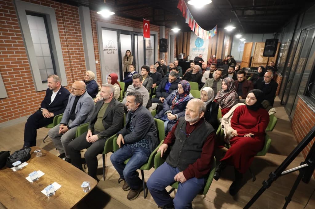 Bestami Yazgan Başiskele'de şiirseverlerle buluştu