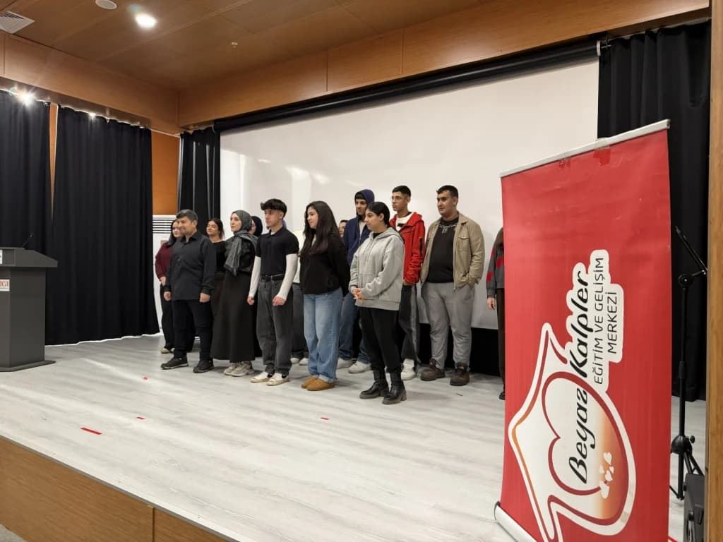 Beyaz Kalpler'den Mehmet Akif Ersoy'u Anma Programı