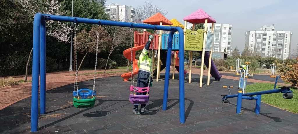 Büyükşehir'den Kocaeli parklarına bakım ve onarım