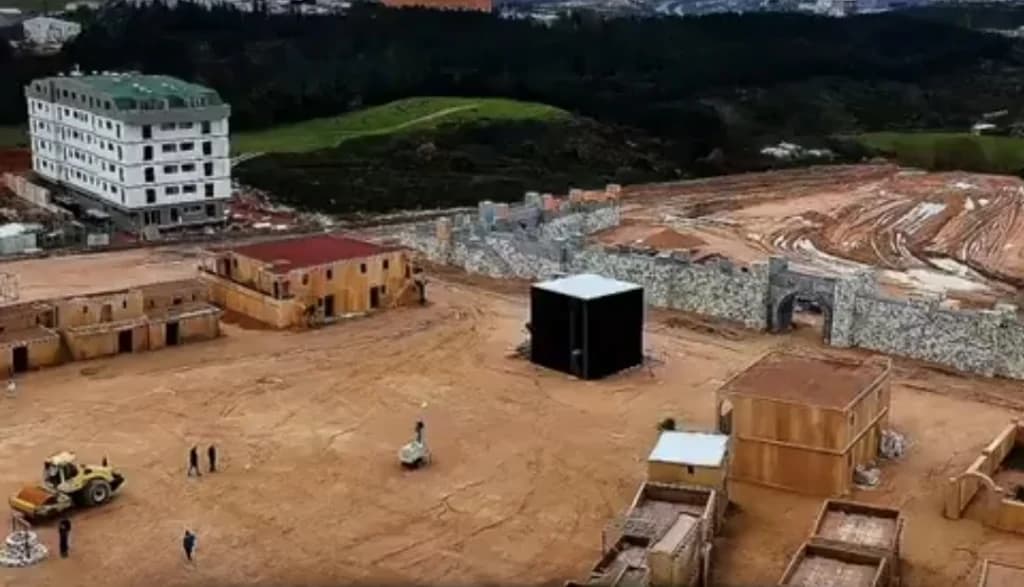Çayırova'da kurulan Mekke platosu film setine ev sahipliği yapıyor