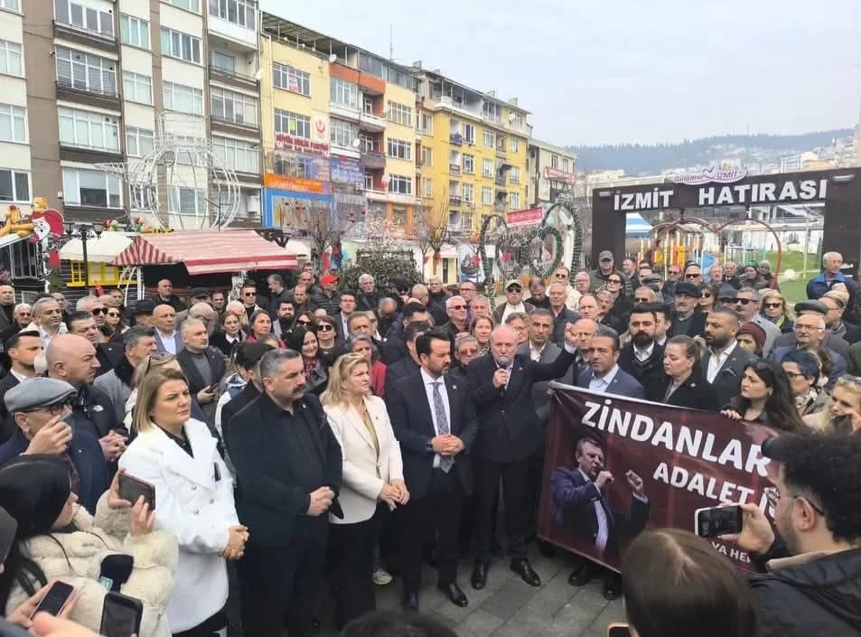 CHP'den 81 İlde Eş Zamanlı Demokrasi Çağrısı