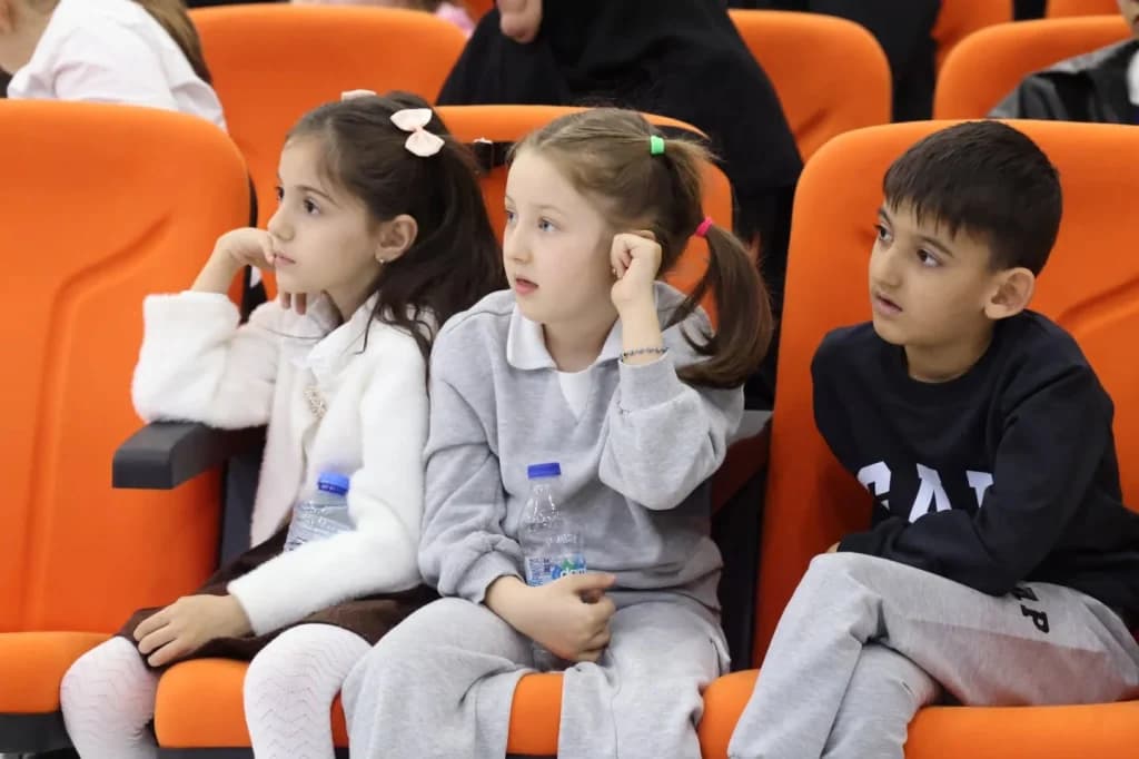 Derinceli Çocuklar Tiyatro ile Eğlendi, Öğrendi