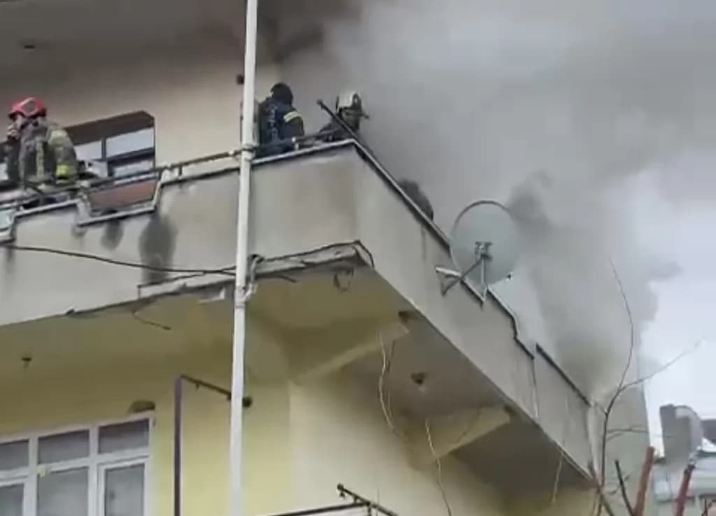 Dilovası'nda Ev Yangını: Mahsur Kalanlar Kurtarıldı!