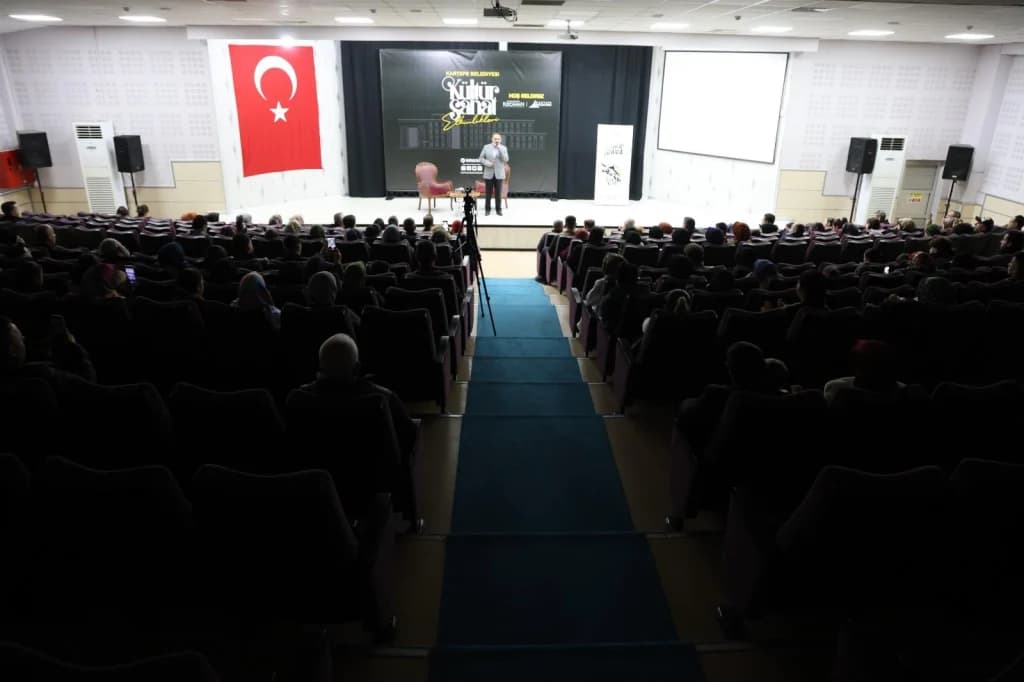 Dursun Ali Erzincanlı Kartepe'de gönülleri fethetti