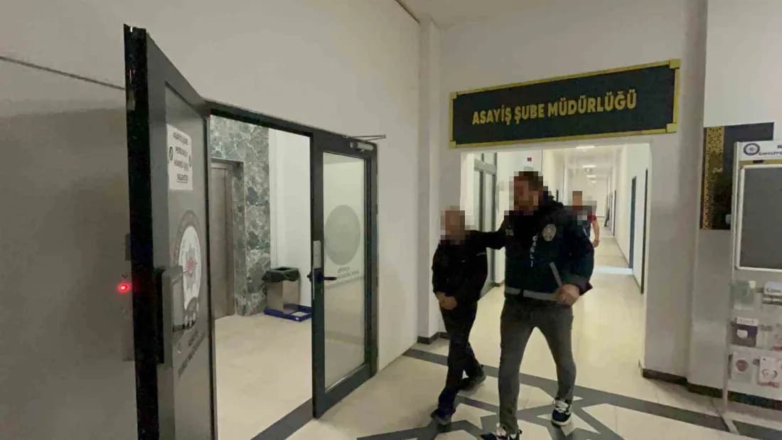 Evlerden hırsızlık yapan şüpheli kiralık araçla kaçarken yakalandı