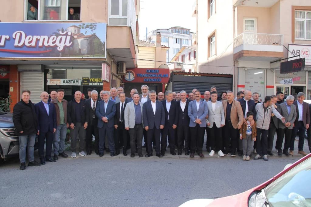 Gebze'de Trabzonlular Derneği'nde Siyaset Buluşması