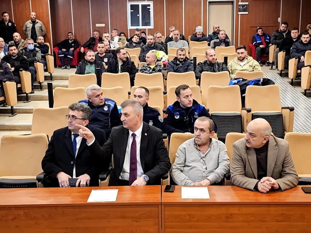 Gölcük Belediyesi'nden Personeline Trafik Eğitimi