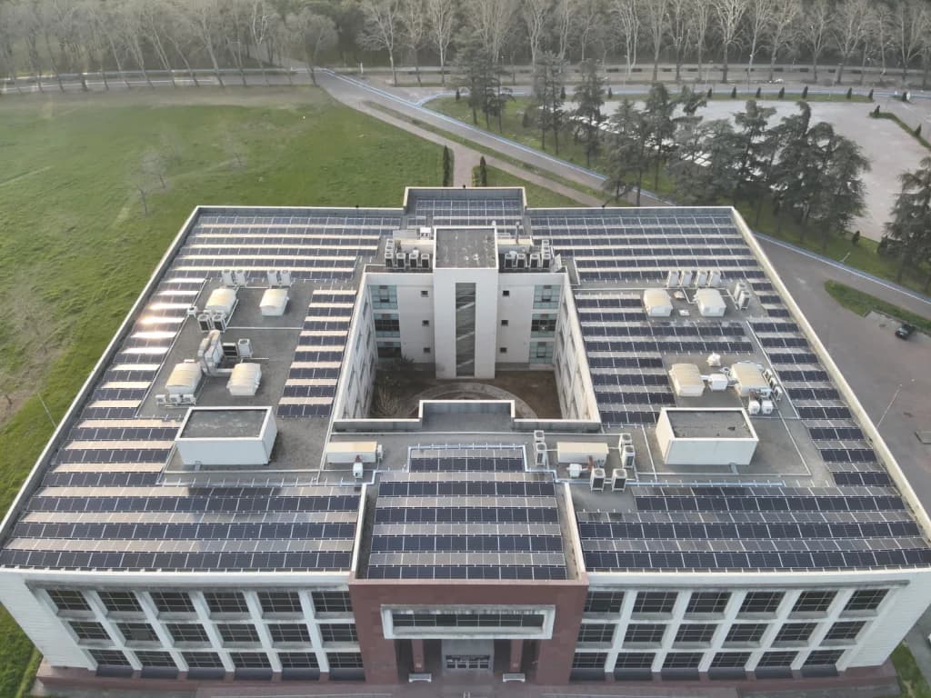 GTÜ'de Güneş Enerjisi Santrali Kurulumu Başladı