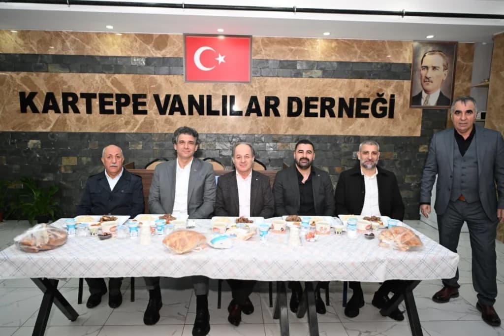 Kartepe'de Müteahhitler ve Protokol İftar Sofrasında Buluştu