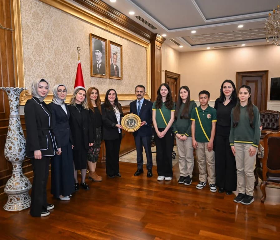 İnkılap Ortaokulu'ndan Vali Aktaş'a Ramazan Gazetesi Ziyareti