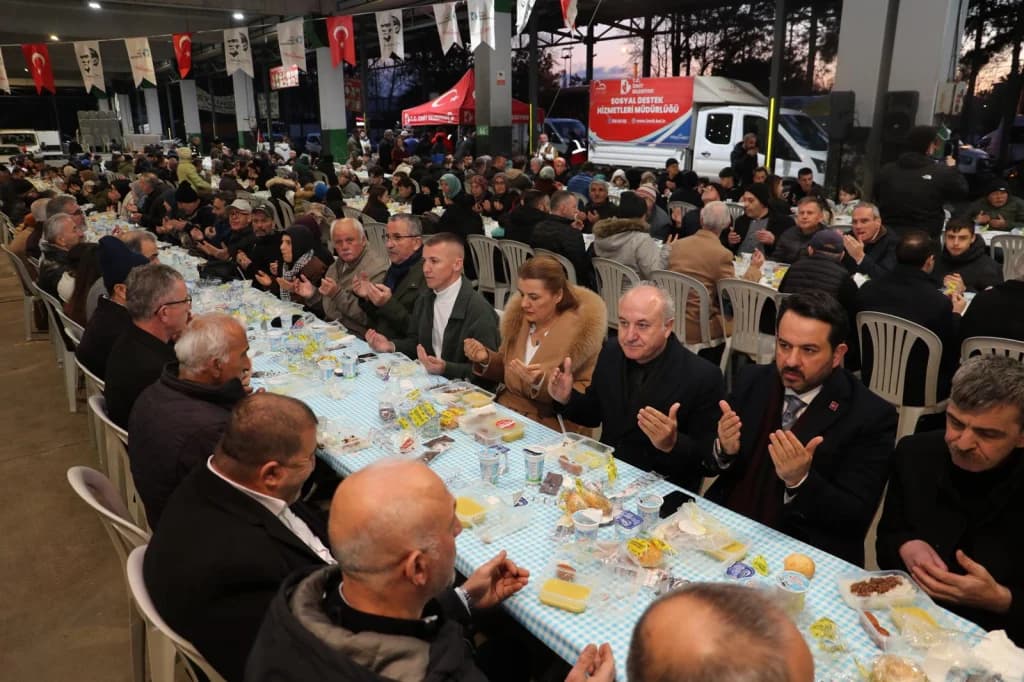 İzmit Belediyesi'nden Doğu Kışla'da Ramazan İftarı
