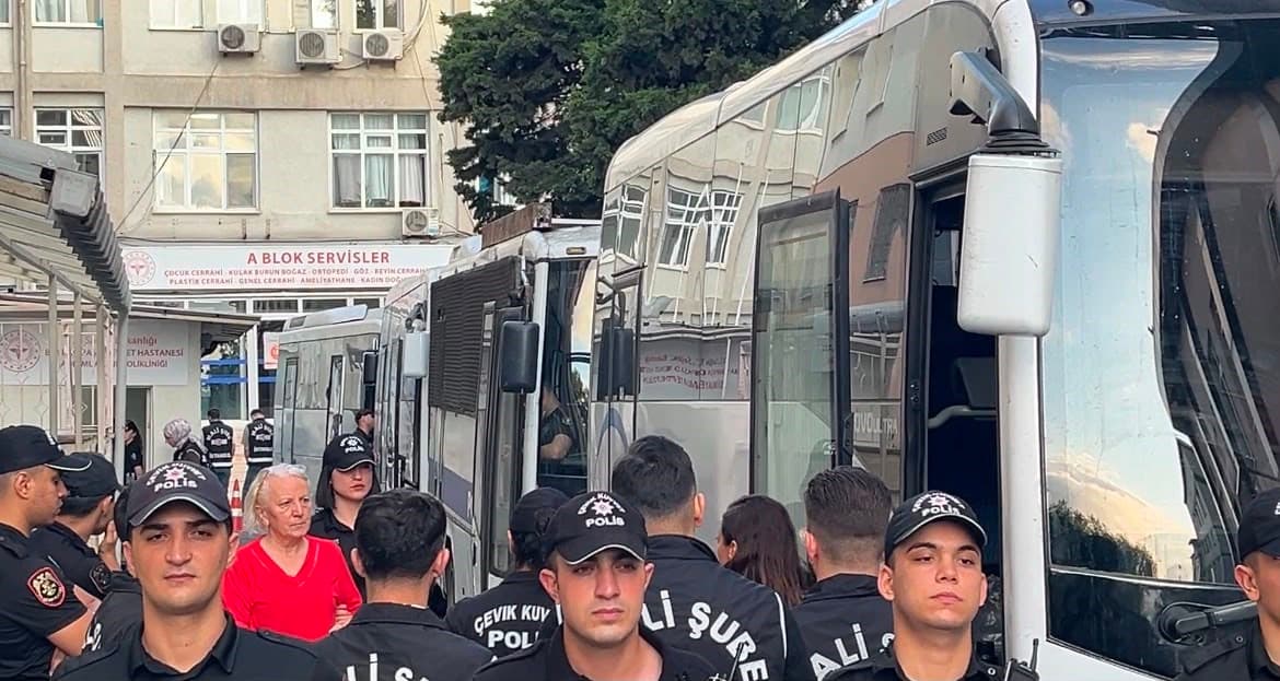 Hürriyet ve beraberinde gözaltına alınan şüpheliler, sağlık kontrolünden geçirildi