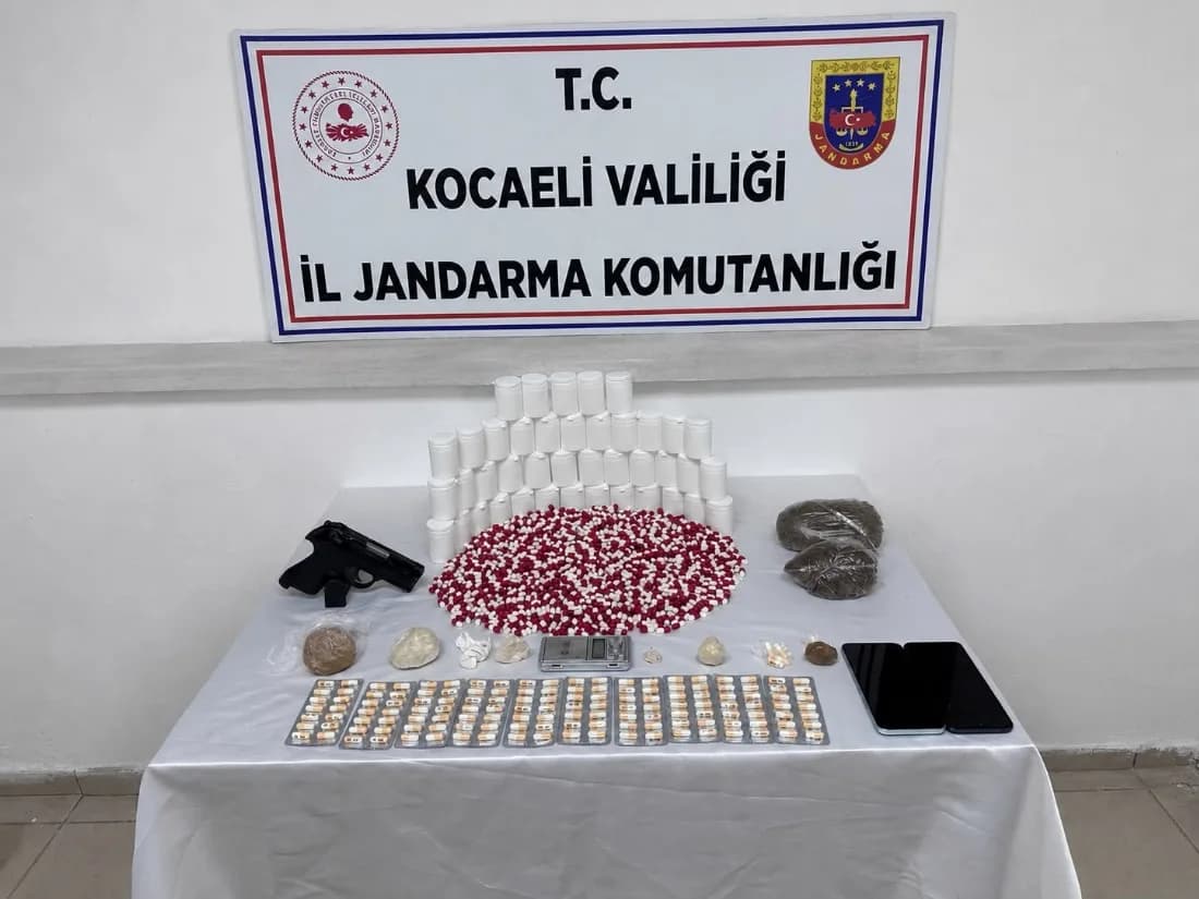 Jandarmadan torbacıya darbe: Gösterdiği her yerden uyuşturucu çıktı