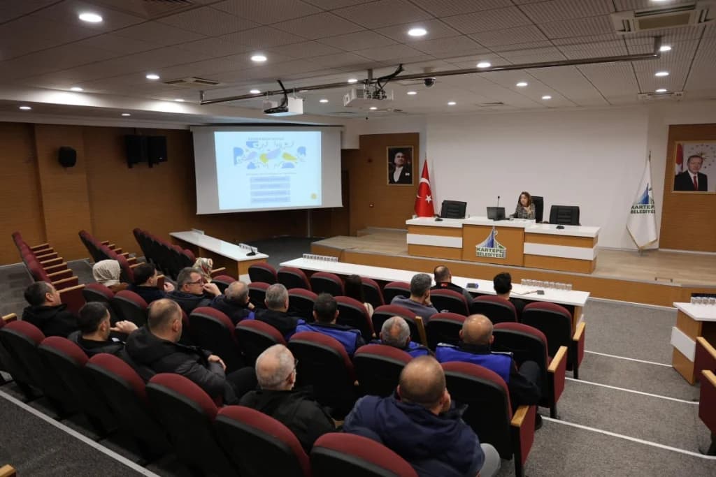 Kartepe Belediyesi'nden personele iletişim ve farkındalık eğitimi