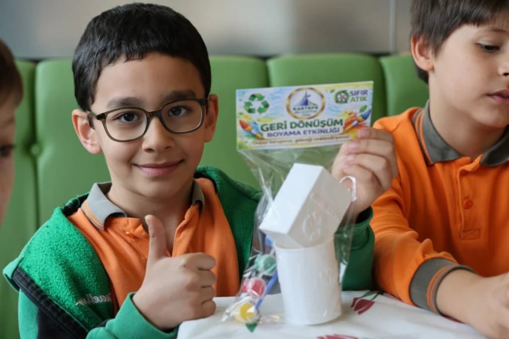 Kartepe'de miniklerden geri dönüşüm temalı boyama atölyesi