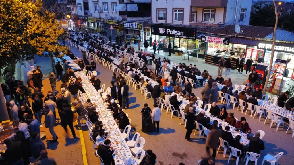 Kavaklı'da 1200 Kişilik İftar Sofrası Kuruldu