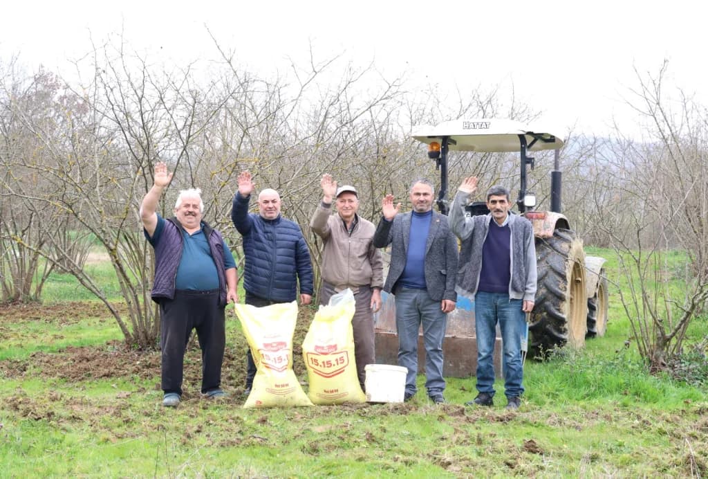 Kocaeli çiftçisi Büyükşehir'in gübre desteğiyle sevindi