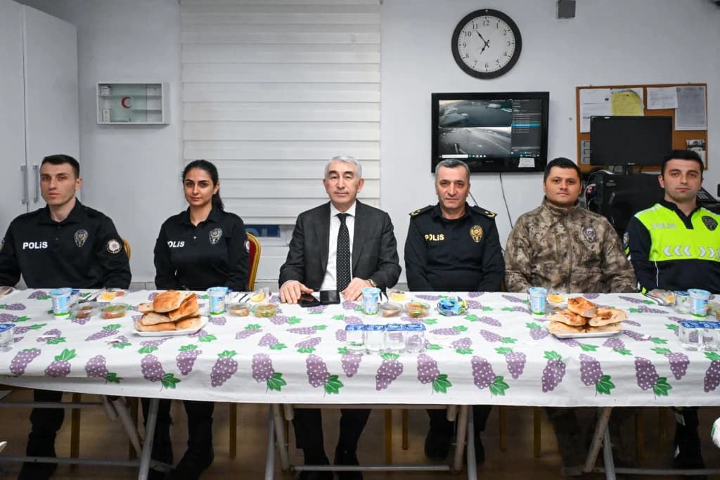 Kocaeli Emniyet Müdürü Karaduman'dan polislere moral ziyareti