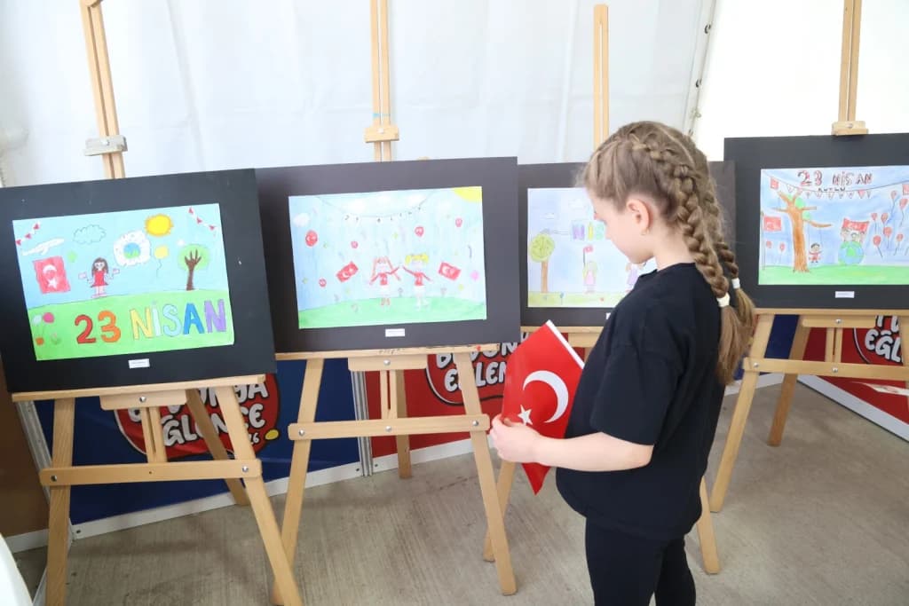 Kocaeli Şenliği'nde Minik Sanatçıların Eserleri