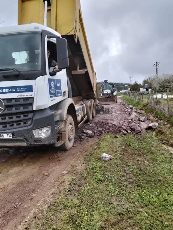 Kocaeli'de bozulan yollar Büyükşehir'den hızlı müdahale