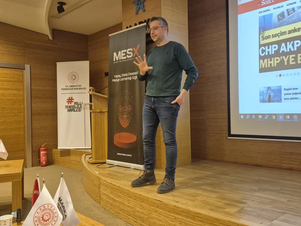 Kocaeli'de gazetecilere yapay zeka destekli medya eğitimi