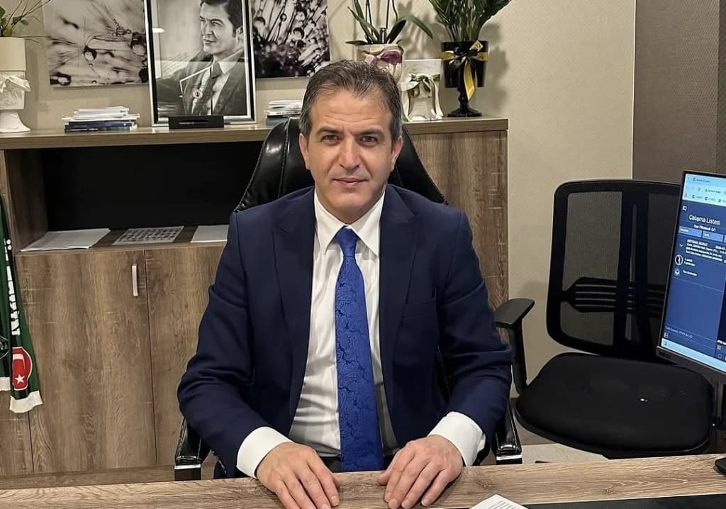 Kocaeli'nin sevilen doktoru Alper Gültekin'e profesörlük unvanı