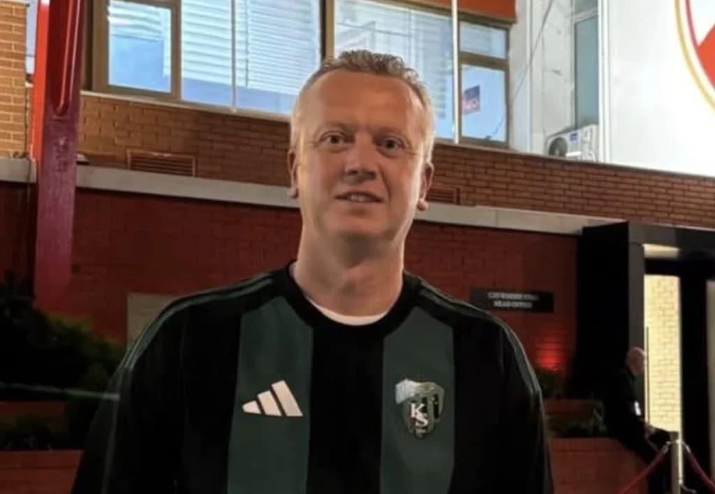 Kocaelispor Camiası Yasta: Cem Özer Vefat Etti