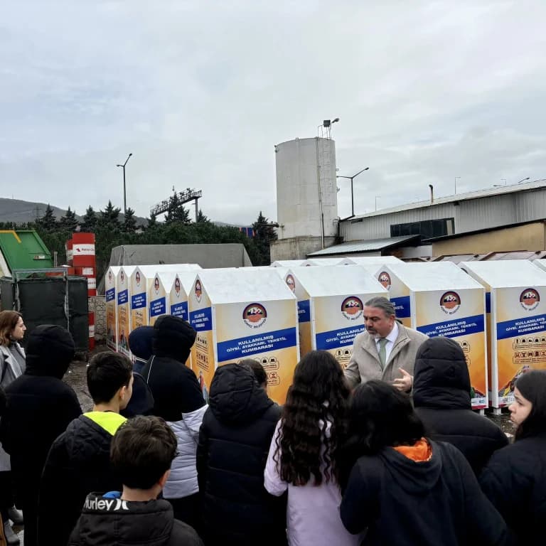 Körfez'de öğrenciler Atık Getirme Merkezi'ni gezdi