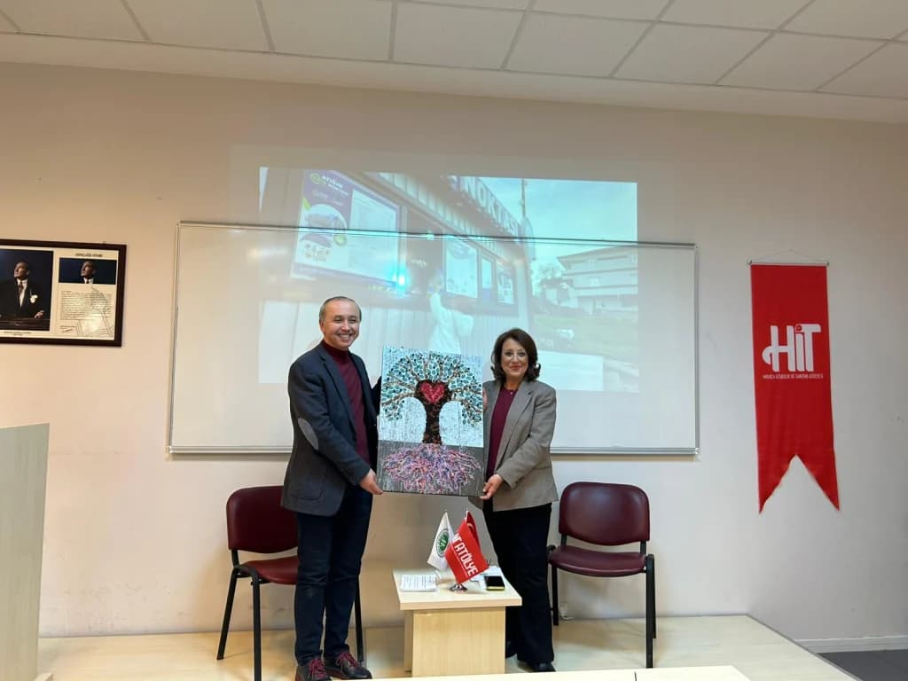 KOÜ'de atık malzemeler sanat eserine dönüştü