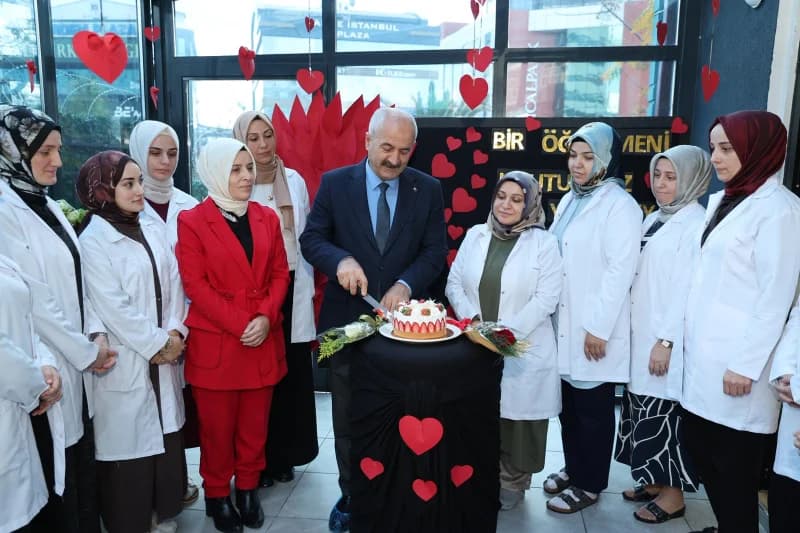 Başkan Büyükgöz, Güzide Kreş'te Öğretmenler Günü'nü Kutladı