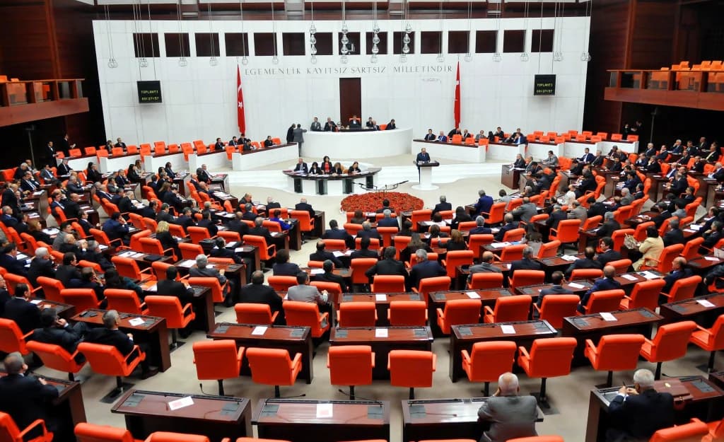 Meclise Sunulan Kanun Teklifi: 15 Yaş Altına Sosyal Medya Yasağı