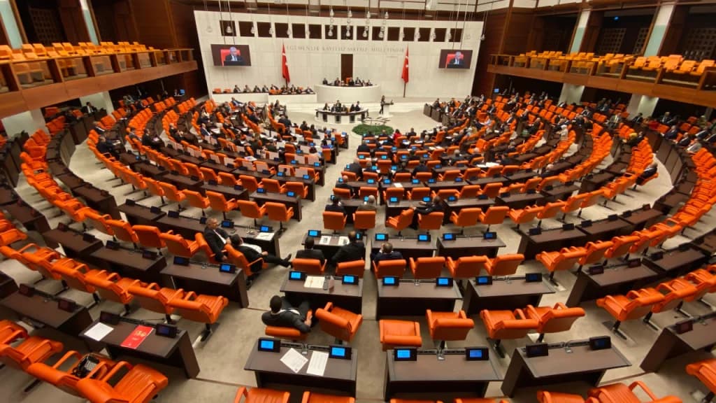 Emekli ikramiyesi artışı Meclis'te kabul edilmedi