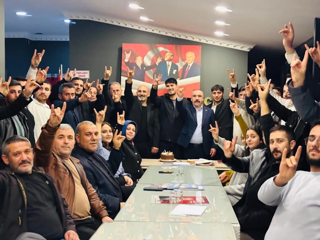 MHP Dilovası'nda gelenek: 18'likler partiye katılıyor