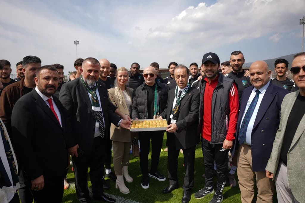 MHP Kocaeli İl Yönetimi'nden Kocaelispor'a destek ziyareti