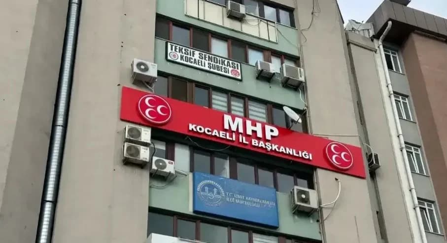 MHP Kocaeli'de dört başkan yardımcısı istifa etti