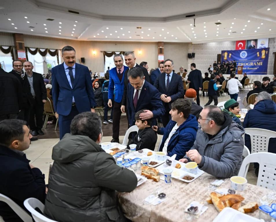 Vali Aktaş, Gölcük'te "Maarifin Kalbinde Ramazan" programına katıldı