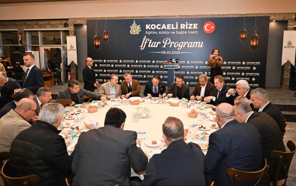Vali Aktaş, Kocaeli Rize Vakfı'nın iftarına katıldı