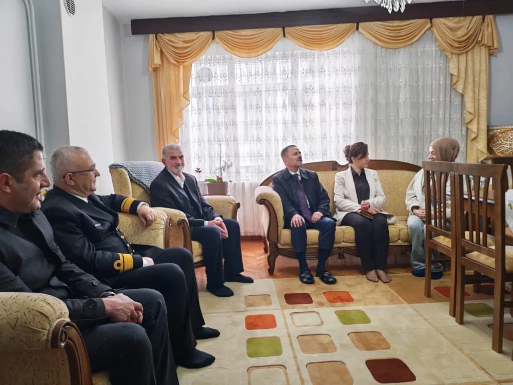 Vali Aktaş'tan şehit ailesi ve Kıbrıs gazisine bayram ziyareti